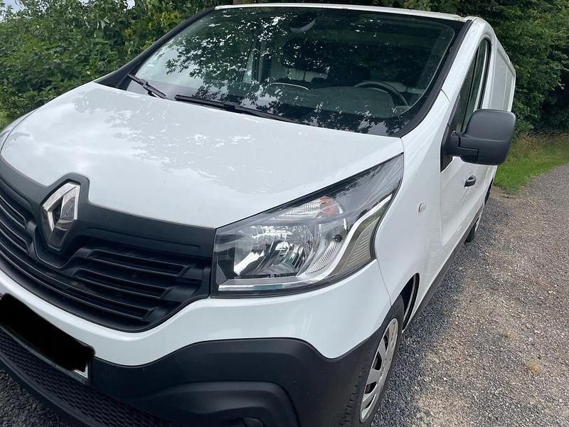 Weiß Gebraucht 2018 Renault Trafic Van | 7.990 € (Guter Preis) - Bild 1/4