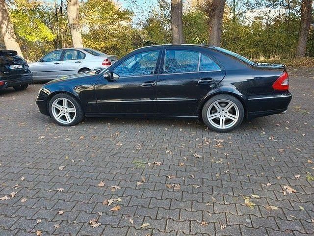 Schwarz Gebraucht 2008 Mercedes E320 Elegance Limousine | 7.000 € (Fairer Preis) - Bild 1/4