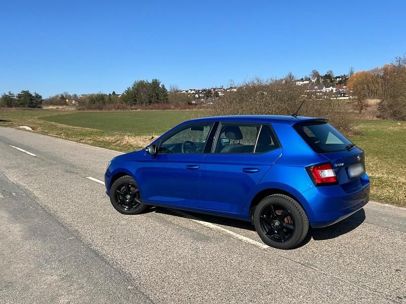 Gebraucht Skoda Fabia 68 PS (50 kW) 2017 Blau Limousine