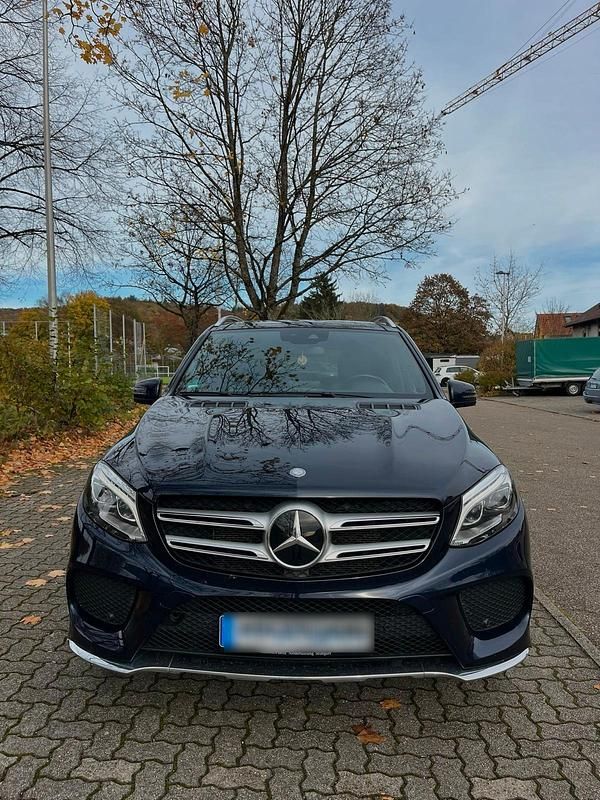 Blau Gebraucht 2016 Mercedes GLE400 SUV | 32.350 € (Etwas zu teuer) - Bild 1/4