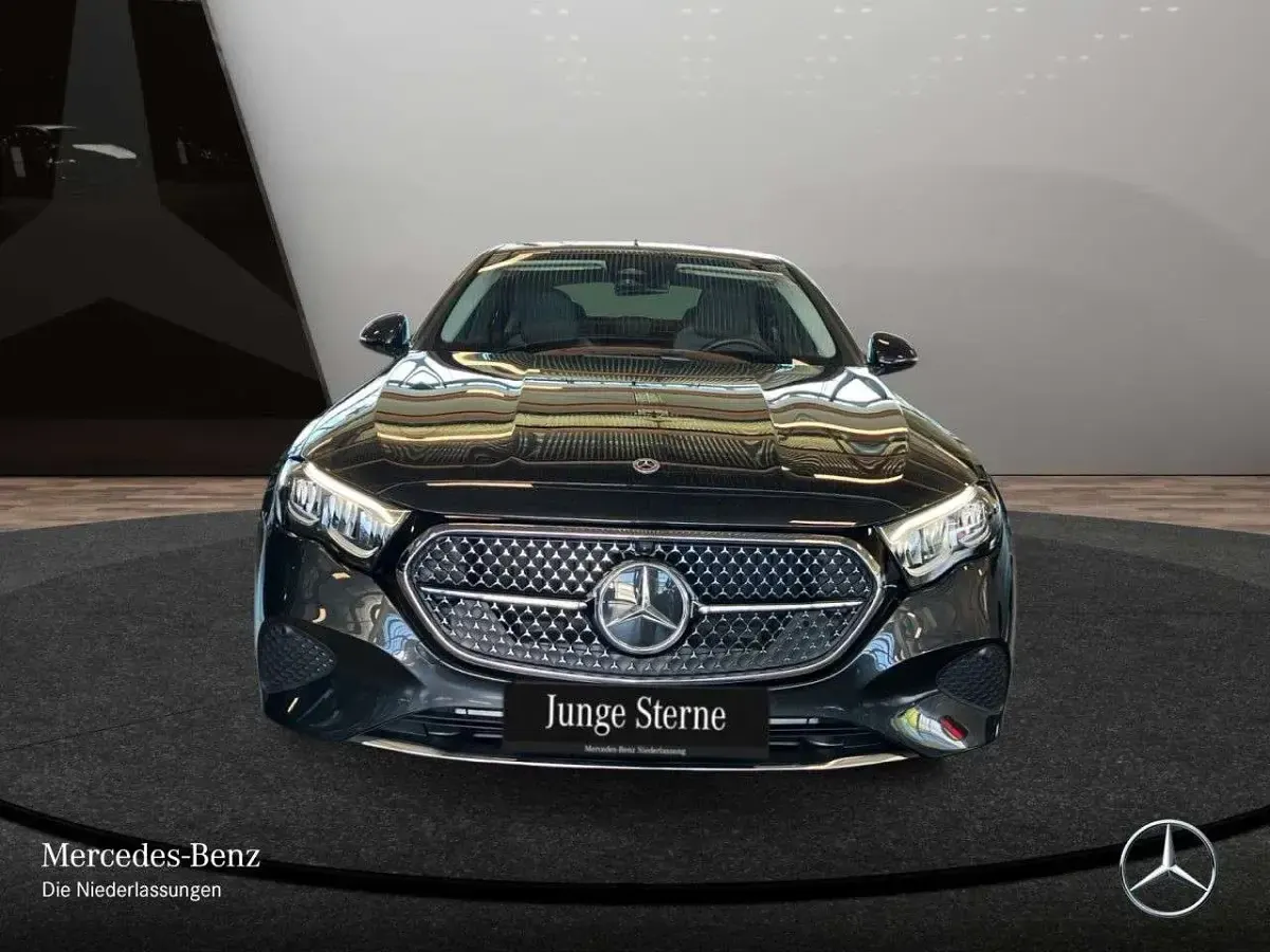 Usado Mercedes E200 Advanced 204 CV (150 kW) 2025 Gris Berlina