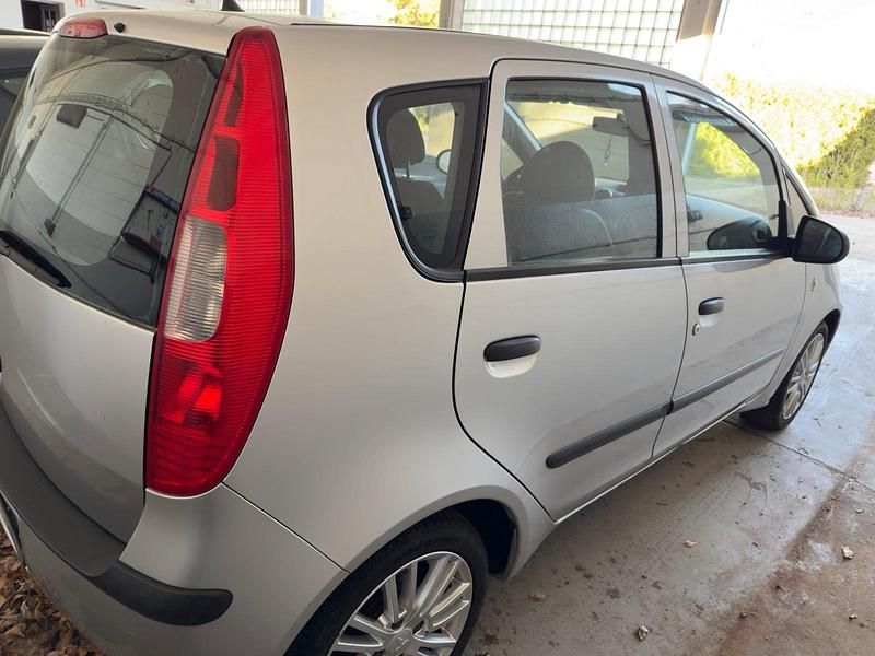 Gebraucht Mitsubishi Colt 75 PS (55 kW) 2006 Grau Kleinwagen