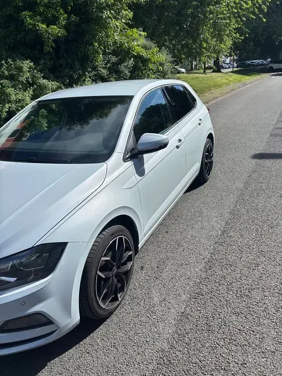 Gebraucht VW Polo Comfortline 95 PS (69 kW) 2018 Schwarz Kleinwagen