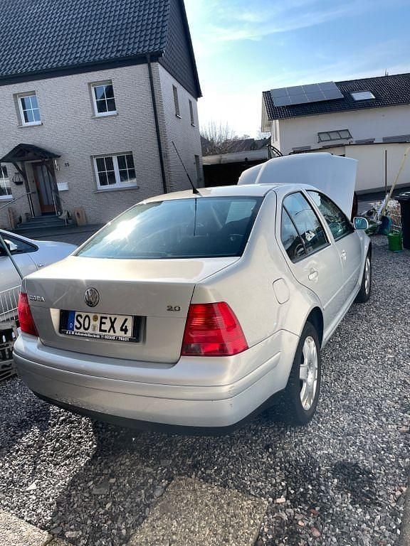 Gebraucht VW Bora Highline 116 PS (85 kW) 1999 Silber Limousine