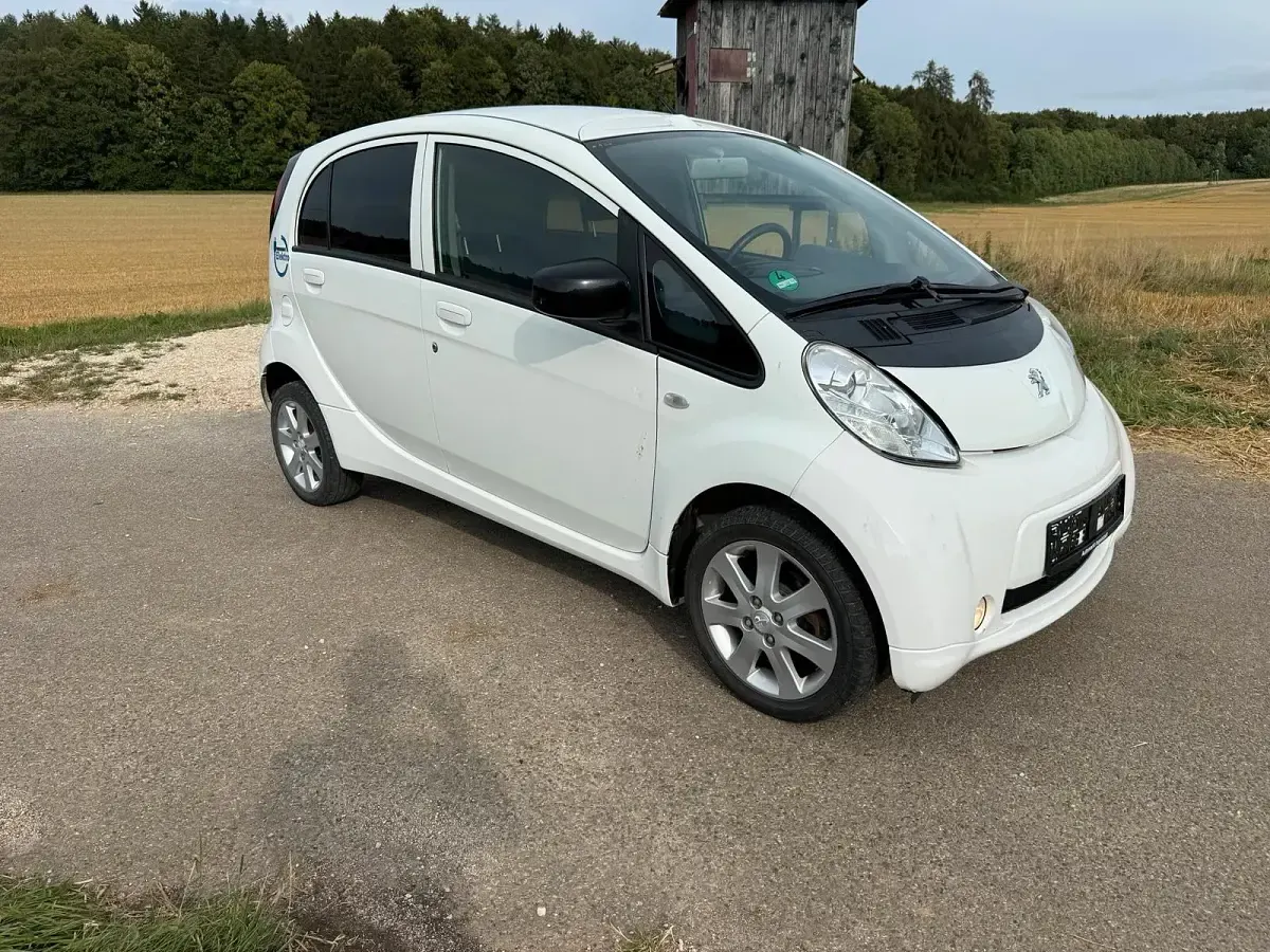 Gebraucht Peugeot iON 25 kW (35 PS) 2012 Weiß Kleinwagen
