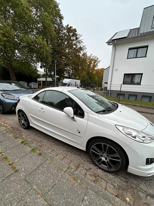 Weiß Gebraucht 2011 Peugeot 207 CC Cabrio | 3.000 € - Bild 1/4