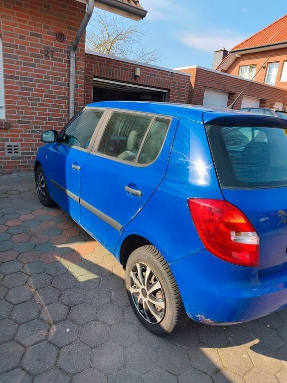 Gebraucht Skoda Fabia 60 PS (44 kW) 2010 Blau Limousine