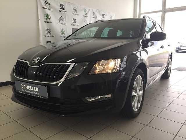 Schwarz (metallic) Gebraucht 2020 Skoda Octavia Tour Kombi | 25.300 € (Teuer) - Bild 1/1