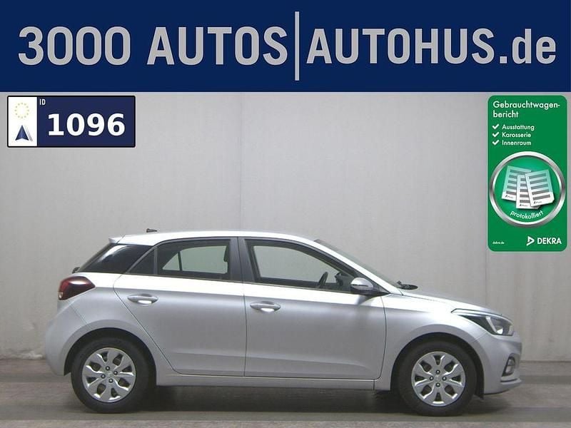 Silber Gebraucht 2020 Hyundai i20 Trend Limousine | 11.980 € (Guter Preis) - Bild 1/4