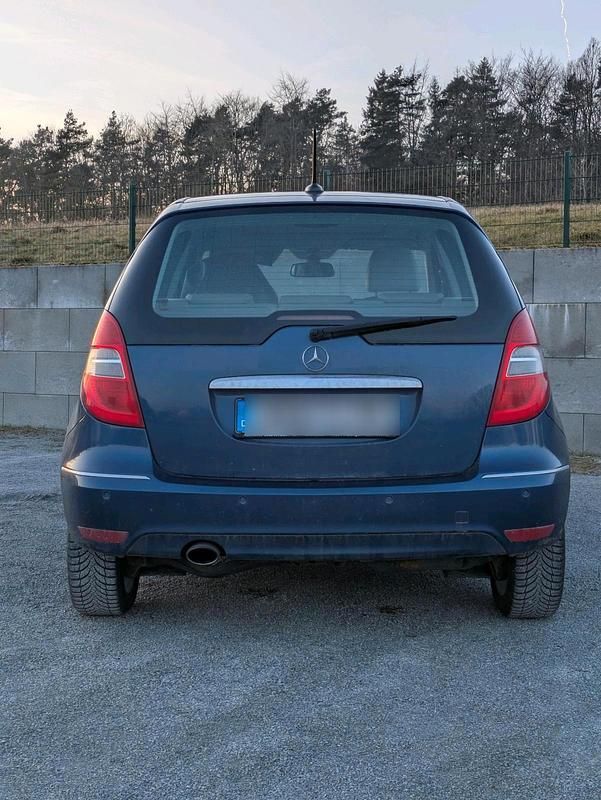 Gebraucht Mercedes A160 Elegance 95 PS (69 kW) 2011 Blau Kleinwagen