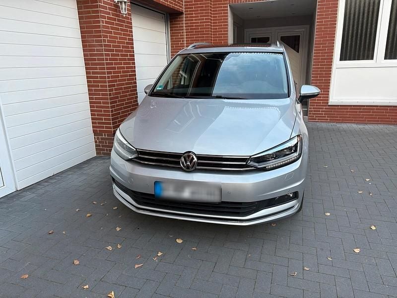 Gebraucht VW Touran Highline 150 PS (110 kW) 2019 Silber Van / Kleinbus