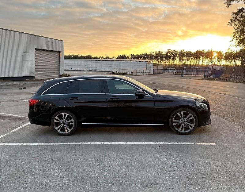Gebraucht Mercedes C220 170 PS (125 kW) 2016 Schwarz Kombi
