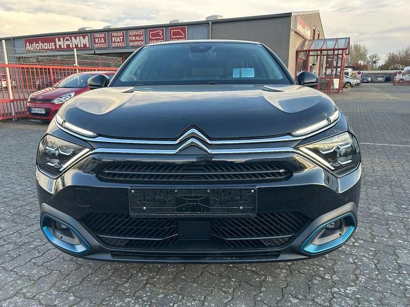 Używany Citroën e-C4 Shine 100 kW (136 KM) 2022 Czarny Sedan/Limuzyna