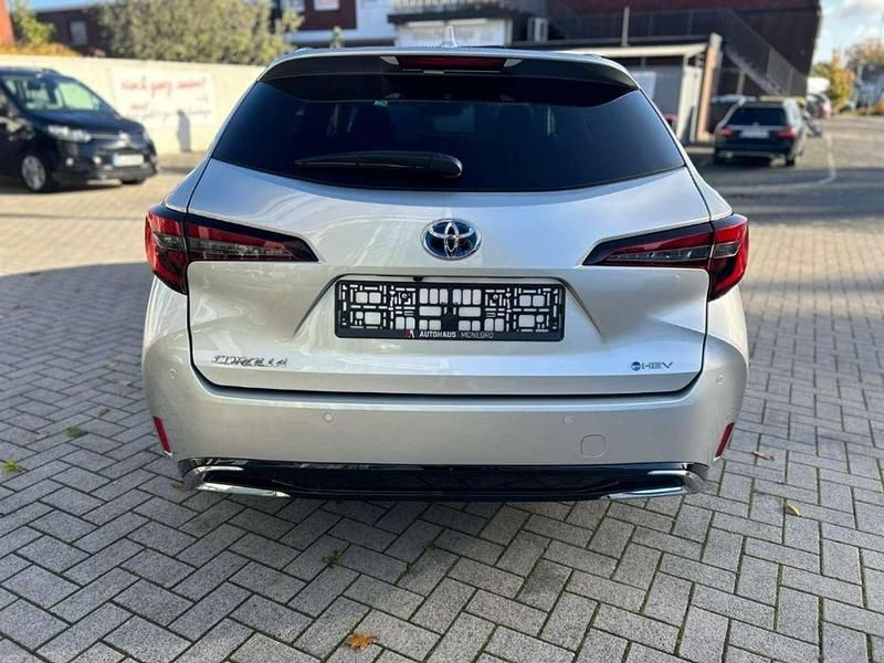 Neu Toyota Corolla 179 PS (131 kW) 2025 Precious silver Kombi