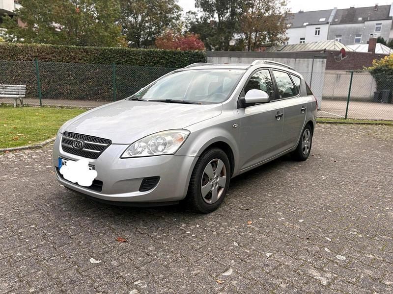 Silber Gebraucht 2010 Kia Ceed Kombi | 2.600 € (Guter Preis) - Bild 1/4