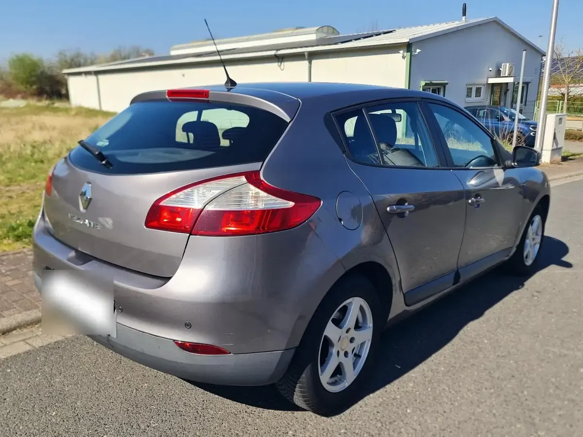 Gebraucht Renault Mégane 101 PS (74 kW) 2011 Grau Limousine