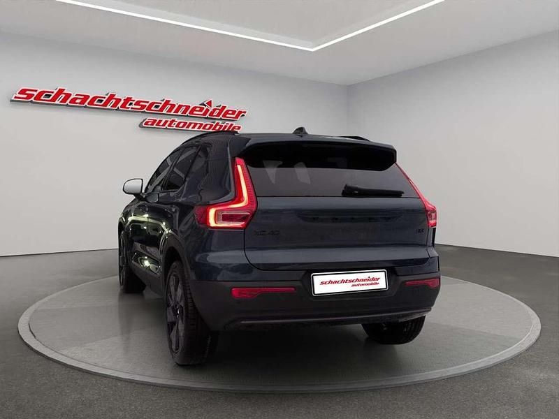 Neu Volvo XC40 Plus 163 PS (119 kW) 2026 Denim blue metallic SUV