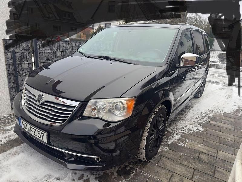 Schwarz Gebraucht 2014 Lancia Voyager Platinum Van / Kleinbus | 7.500 € (Superpreis) - Bild 1/4