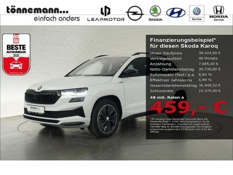 Moon weiß Gebraucht 2024 Skoda Karoq SportLine SUV | 38.424 € (Fairer Preis) - Bild 1/3
