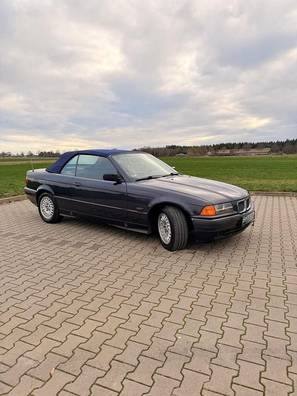 Violet Gebraucht 1995 BMW 318 Cabriolet Cabrio | 3.950 € - Bild 1/4