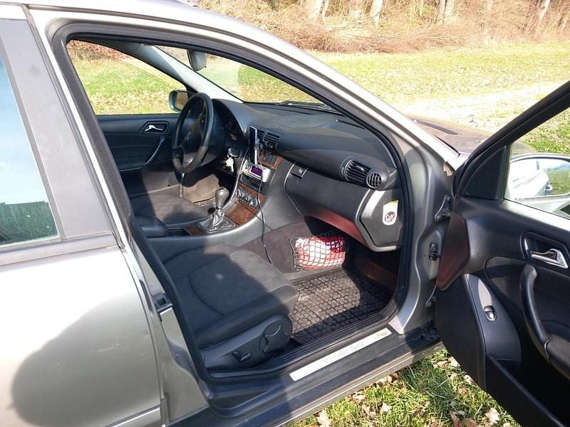 Gebraucht Mercedes C180 143 PS (105 kW) 2005 Silber Kombi