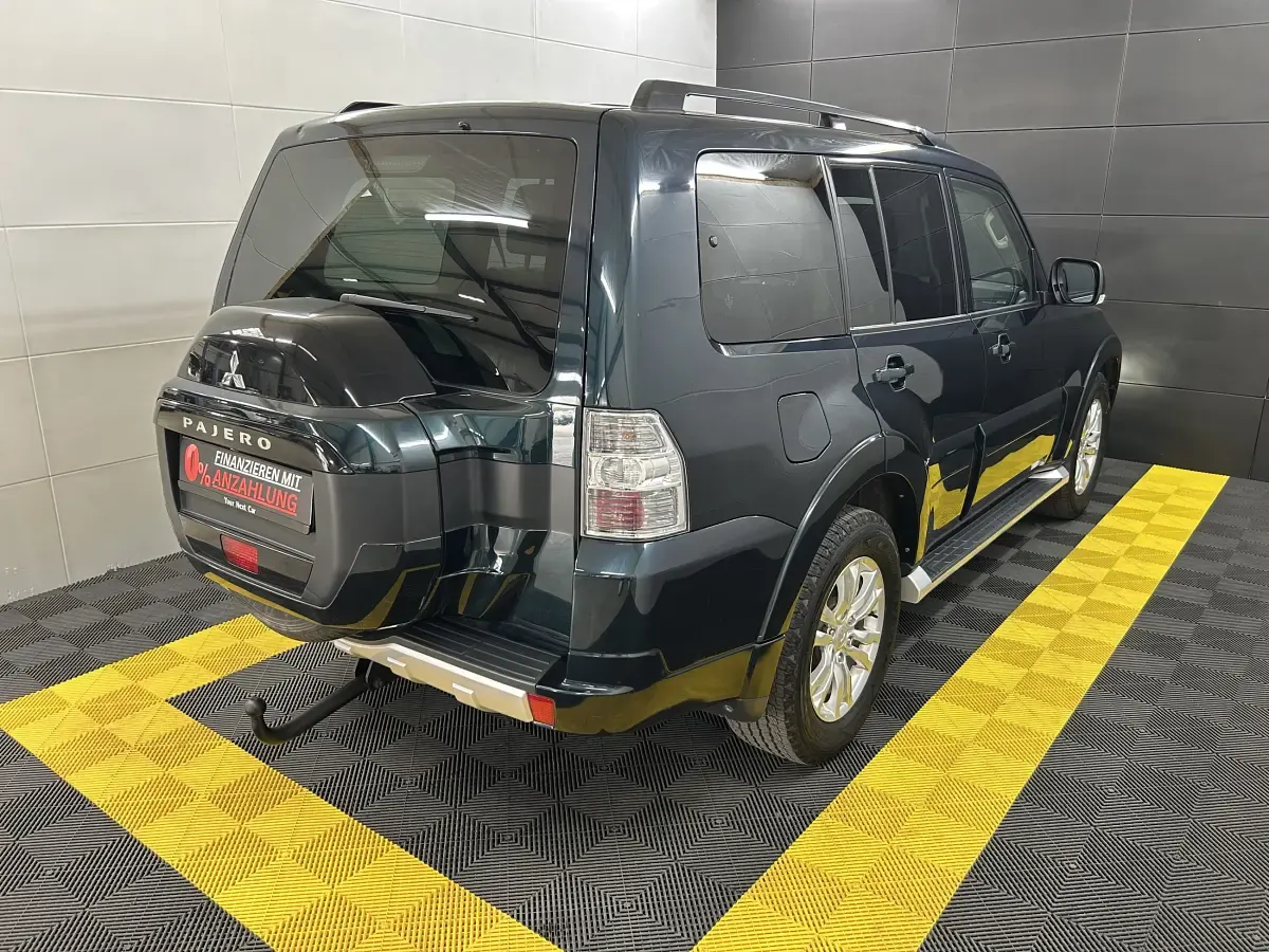 Gebraucht Mitsubishi Pajero Edition 191 PS (140 kW) 2017 Grün SUV