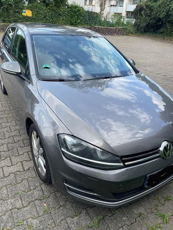 Grau Gebraucht 2013 VW Golf VII Highline Kleinwagen | 5.900 € (Superpreis) - Bild 1/4
