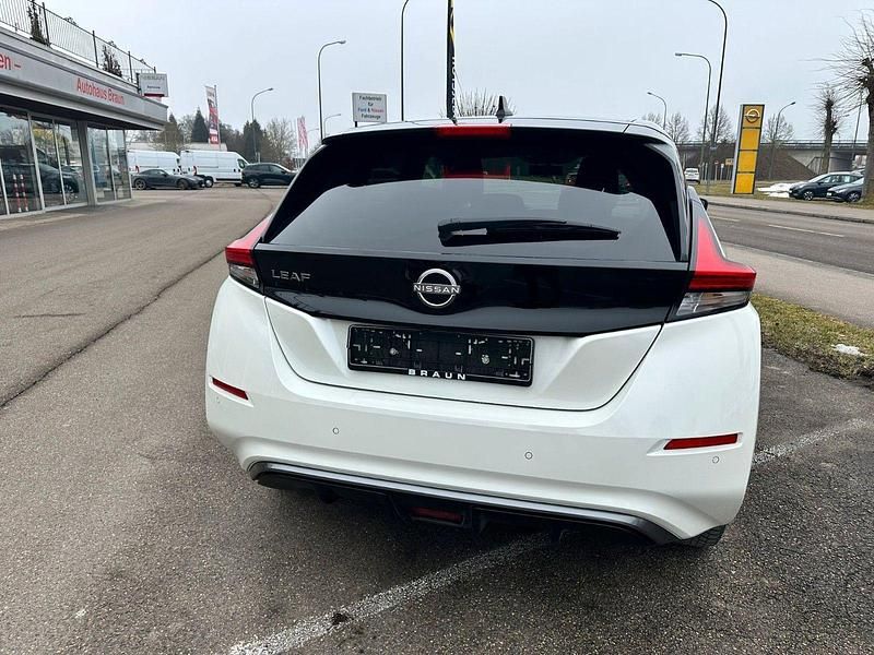 Gebraucht Nissan Leaf Tekna 160 kW (218 PS) 2022 Weiß Kleinwagen