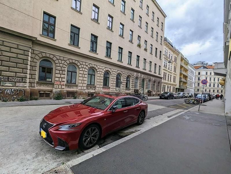 Rot Gebraucht 2020 Lexus LS500 Sport Line Limousine | 52.900 € - Bild 1/4