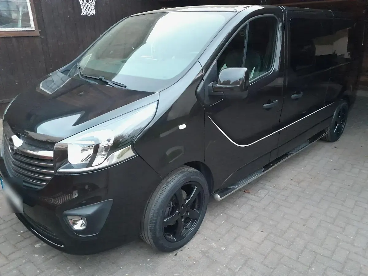 Gebraucht Opel Vivaro 145 PS (106 kW) 2018 Schwarz Van / Kleinbus