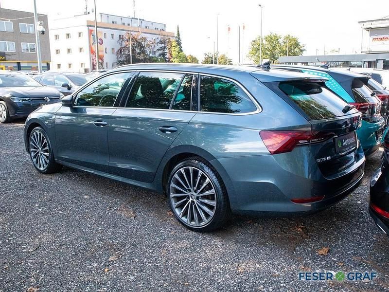 Gebraucht Skoda Octavia First Edition 204 PS (150 kW) 2021 Grau Kombi