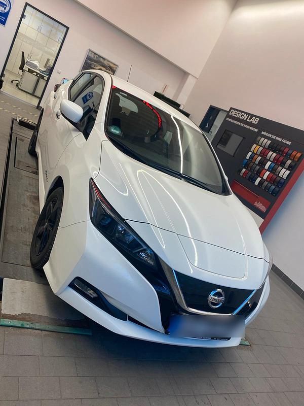 Gebraucht Nissan Leaf 110 kW (150 PS) 2018 Weiß Kleinwagen