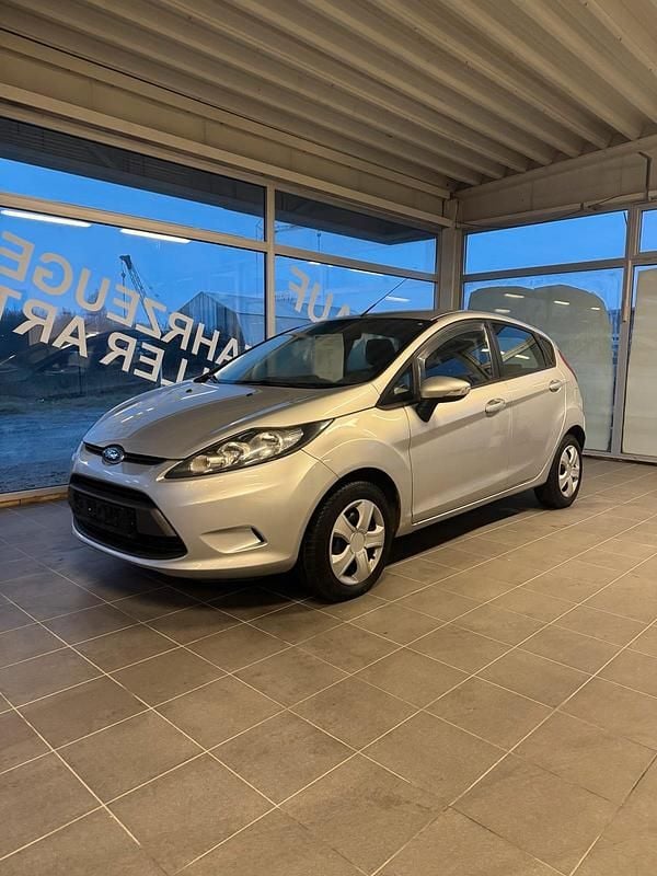 Grau Gebraucht 2011 Ford Fiesta Trend Limousine | 3.950 € (Fairer Preis) - Bild 1/4