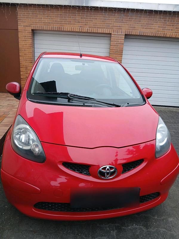 Gebraucht Toyota Yaris 68 PS (50 kW) 2006 Rot Kleinwagen