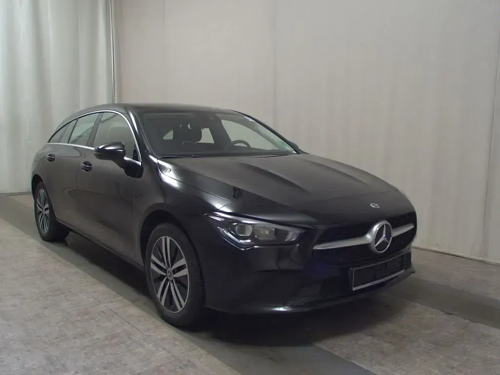 Gebraucht Mercedes CLA250e 218 PS (160 kW) 2022 Schwarz Coupé
