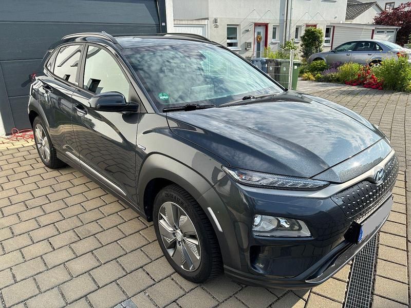 Grau Gebraucht 2020 Hyundai Kona Advantage SUV | 15.200 € (Fairer Preis) - Bild 1/4