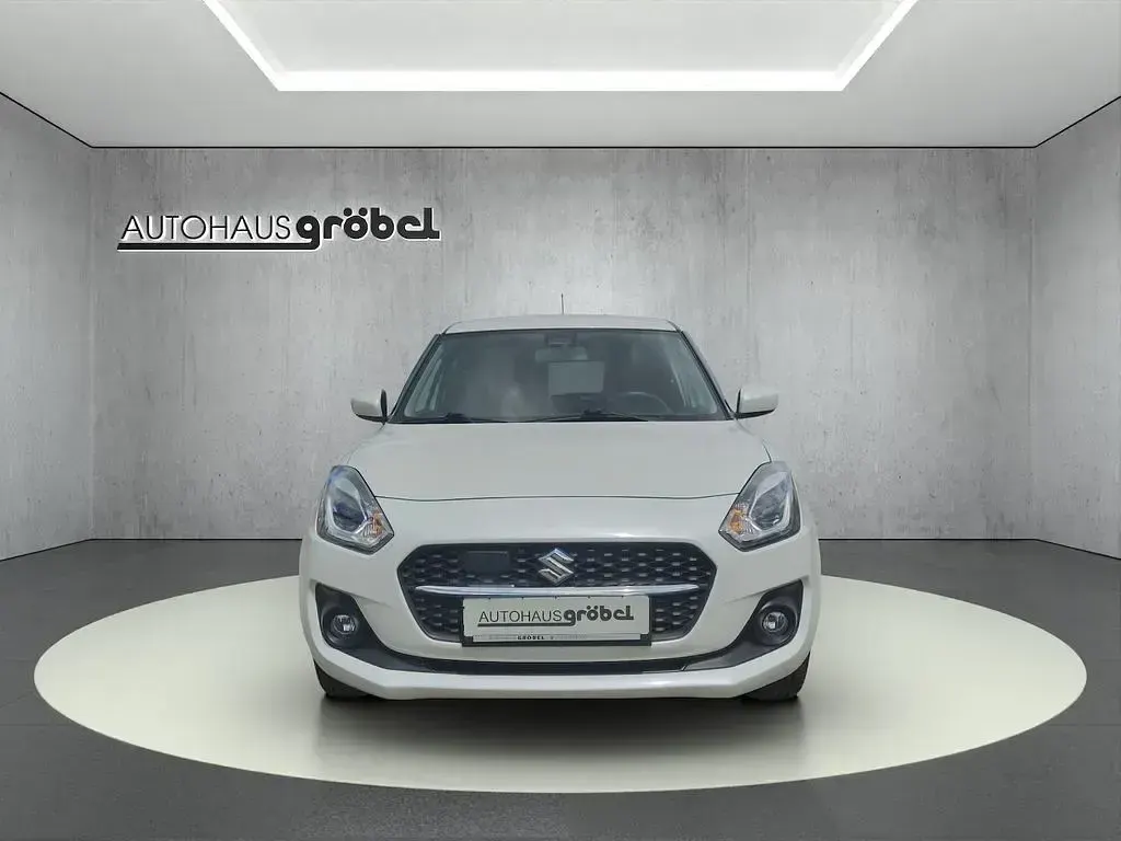 Używany Suzuki Swift 83 KM (61 kW) 2022 Biały Hatchback