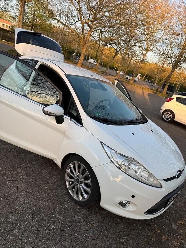 Gebraucht Ford Fiesta 120 PS (88 kW) 2009 Weiß Kleinwagen