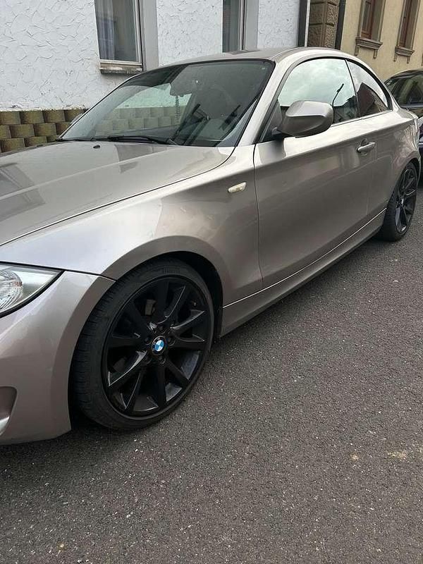 Beige Gebraucht 2011 BMW 120 Coupé Coupé | 9.100 € (Fairer Preis) - Bild 1/4