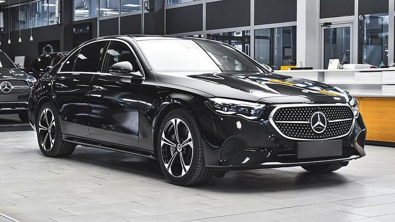 Gebraucht Mercedes E400 381 PS (280 kW) 2023 Schwarz Limousine