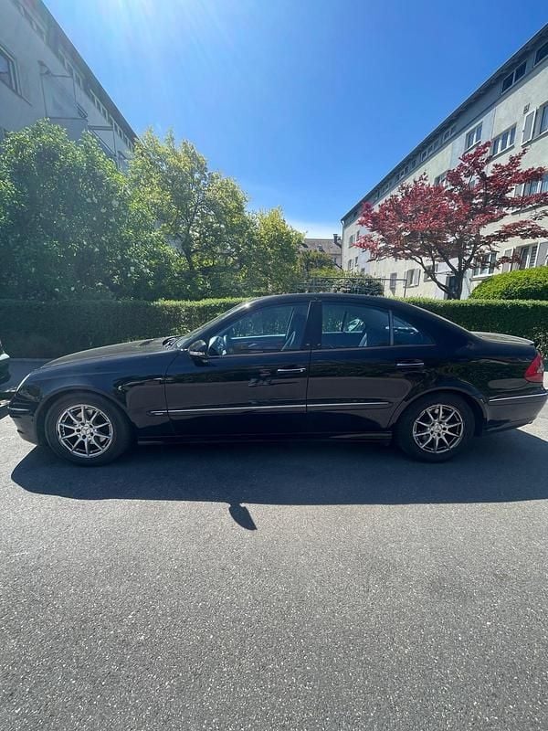 Usata Mercedes E280 190 CV (139 kW) 2008 Nero Berlina