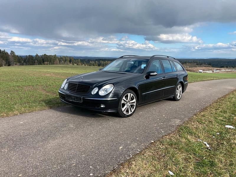 Gebraucht Mercedes E220 150 PS (110 kW) 2005 Schwarz Kombi