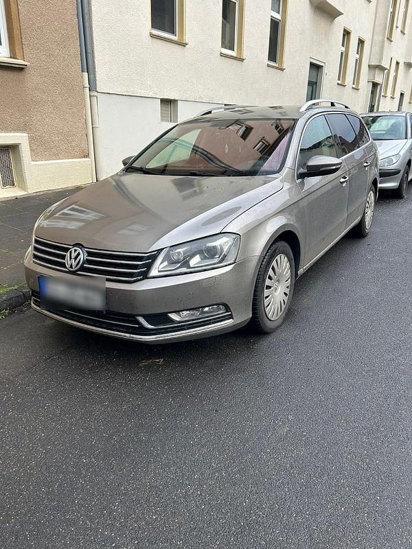 Gebraucht VW Passat 140 PS (102 kW) 2012 Andere farben Kombi