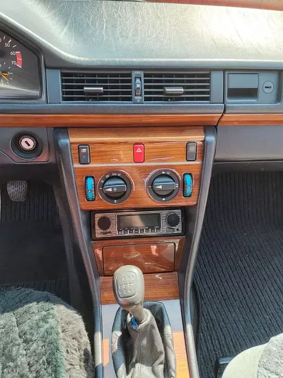 Gebraucht Mercedes 200 118 PS (86 kW) 1991 Grau Limousine