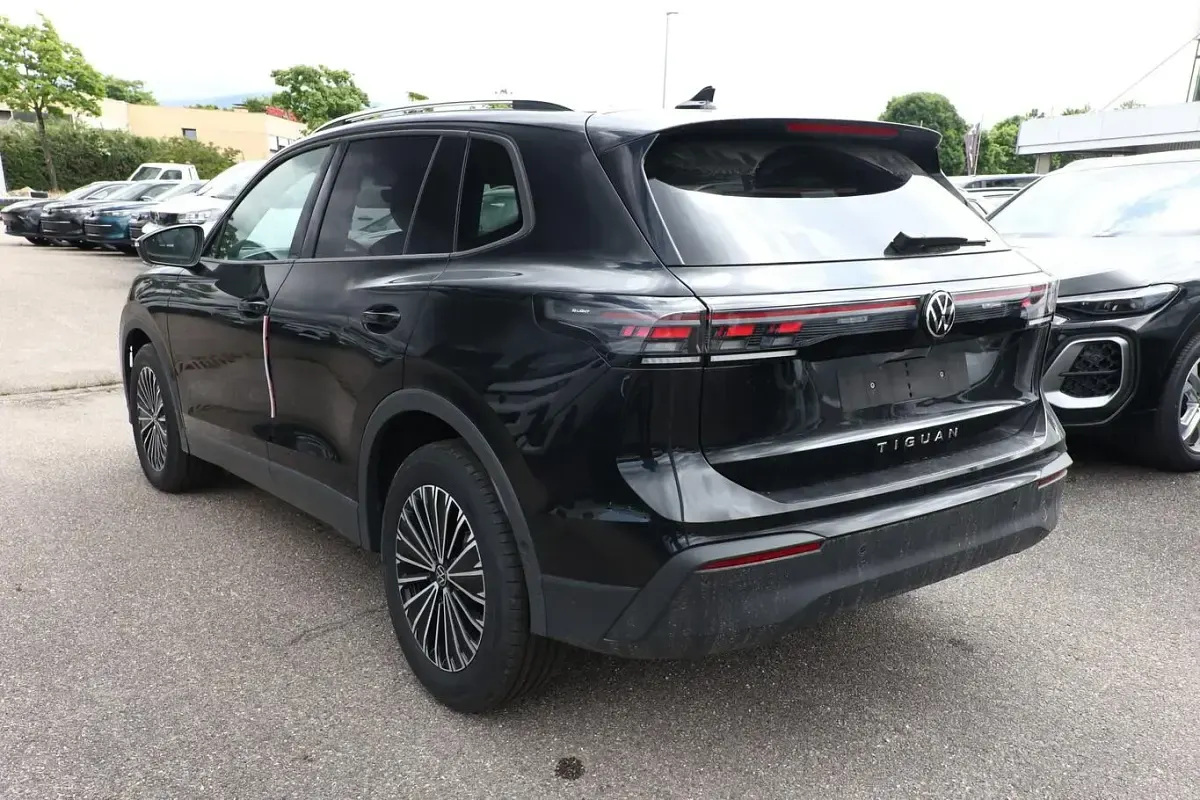 Neu VW Tiguan IQ Drive 150 PS (110 kW) 2026 Grenadillschwarz metallic SUV