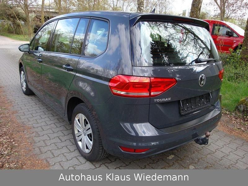 Gebraucht VW Touran Trendline 110 PS (80 kW) 2018 Grau Van / Kleinbus
