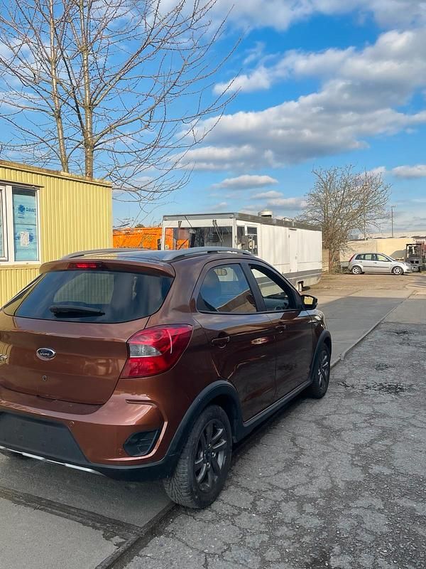 Gebraucht Ford Ka Plus 85 PS (62 kW) 2019 Andere farben Kleinwagen