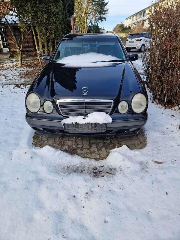 Gebraucht Mercedes E240 Avantgarde 170 PS (125 kW) 2000 Schwarz Limousine
