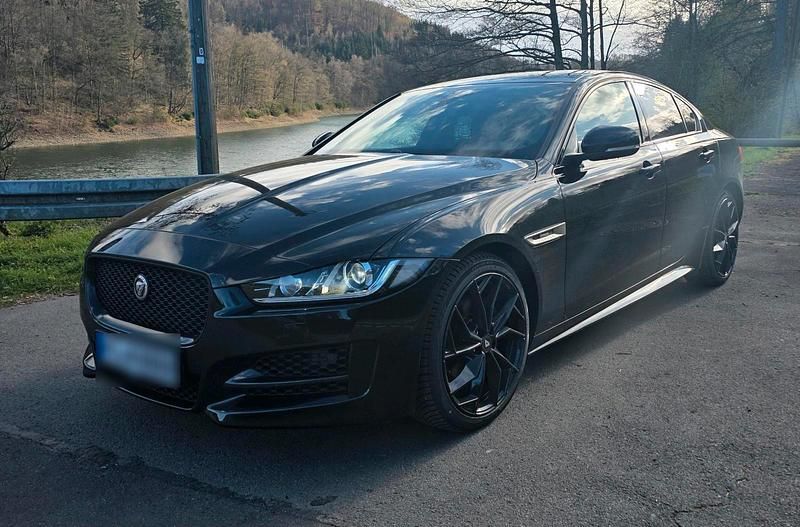 Gebraucht Jaguar XE R 179 PS (131 kW) 2017 Schwarz Limousine