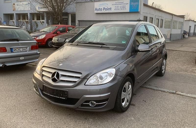 Gebraucht Mercedes B180 109 PS (80 kW) 2011 Grau Van / Kleinbus